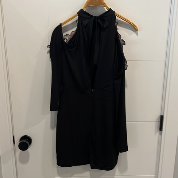 🇺🇸 Paper heart black peekaboo shoulder dress size medium - Picture 7 of 13